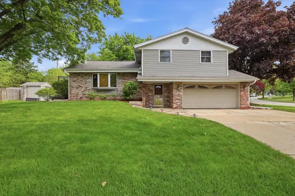 1880 Stardust DRIVE, Waukesha, WI 53186