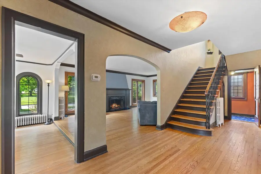 6537 Washington CIRCLE, Wauwatosa, WI 53213 - #2