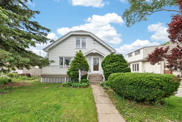 1935 E Howard AVENUE, Saint Francis, WI 53235