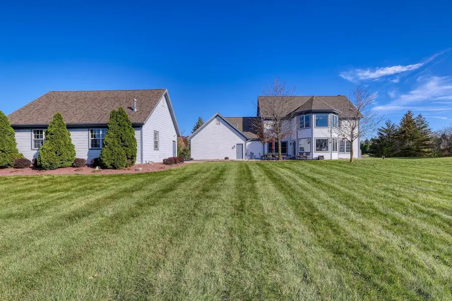 W284N4919 Roosevelts Quay, Pewaukee, WI 53072 - #3