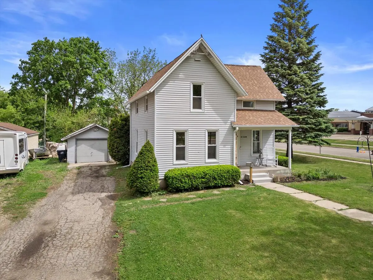 220 E Walworth STREET, Elkhorn, WI 53121 - #1