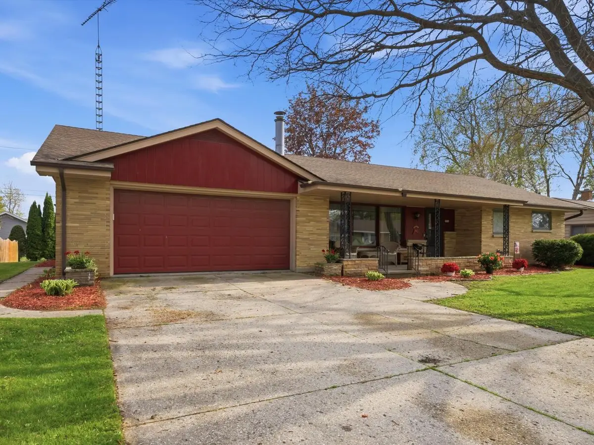 2211 Markham STREET, Manitowoc, WI 54220 - #1
