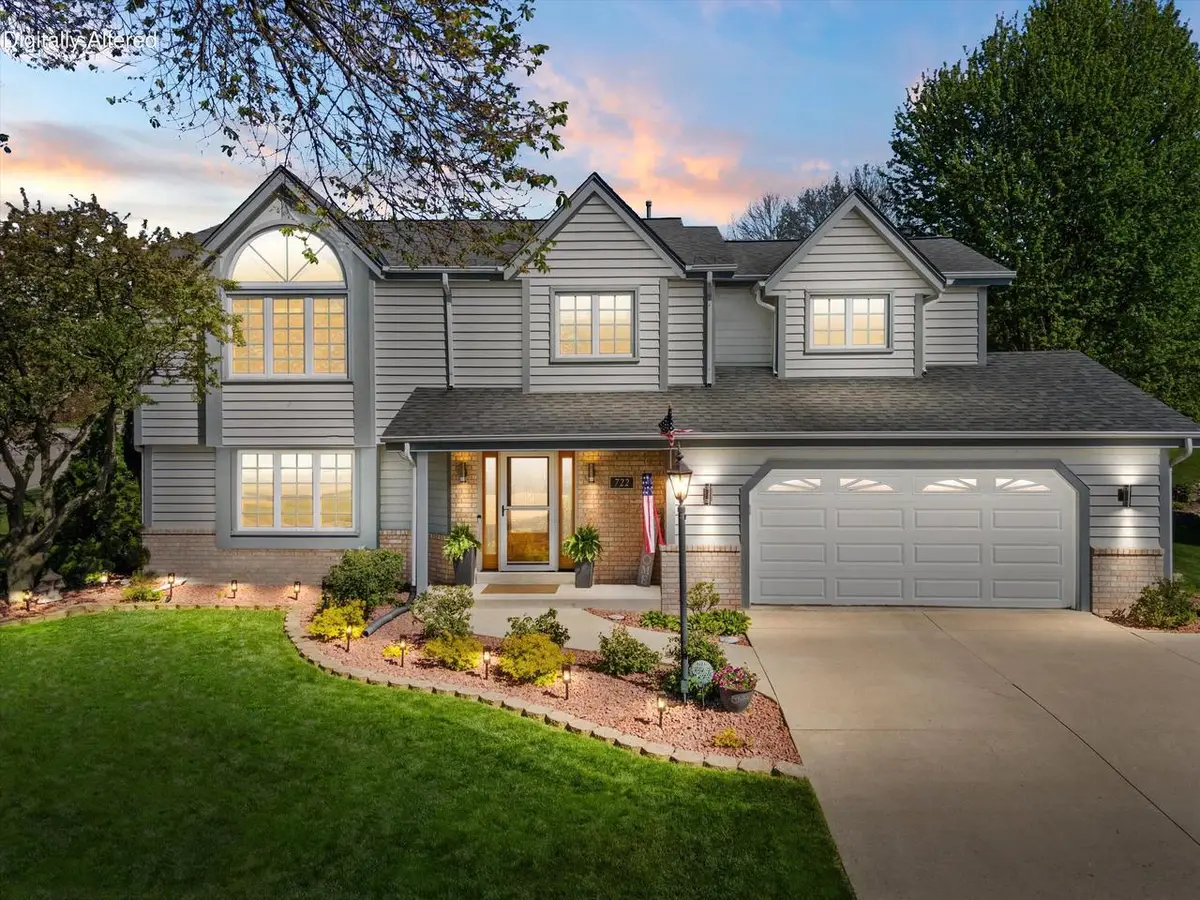 722 Greenway TERRACE, Hartland, WI 53029 - #1