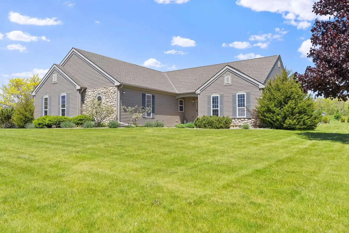 S102W21550 Kelsey DRIVE, Muskego, WI 53150 - #1