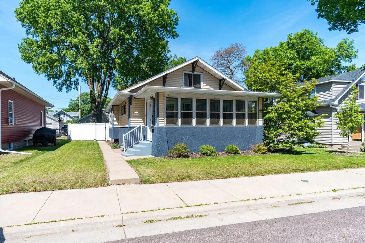 1216 East AVENUE S, La Crosse, WI 54601 - #1