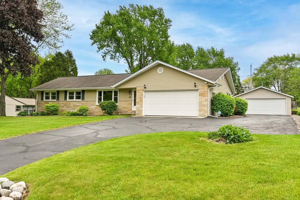 N51W16225 Fair Oak PARKWAY, Menomonee Falls, WI 53051 - #1