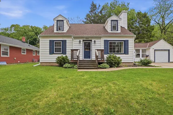 1311 Garfield AVENUE, Waukesha, WI 53186