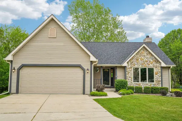 2423 Judith LANE, Waukesha, WI 53188