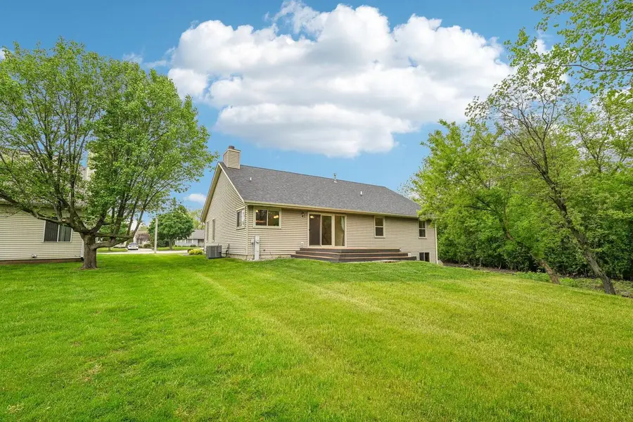 2423 Judith LANE, Waukesha, WI 53188 - #2