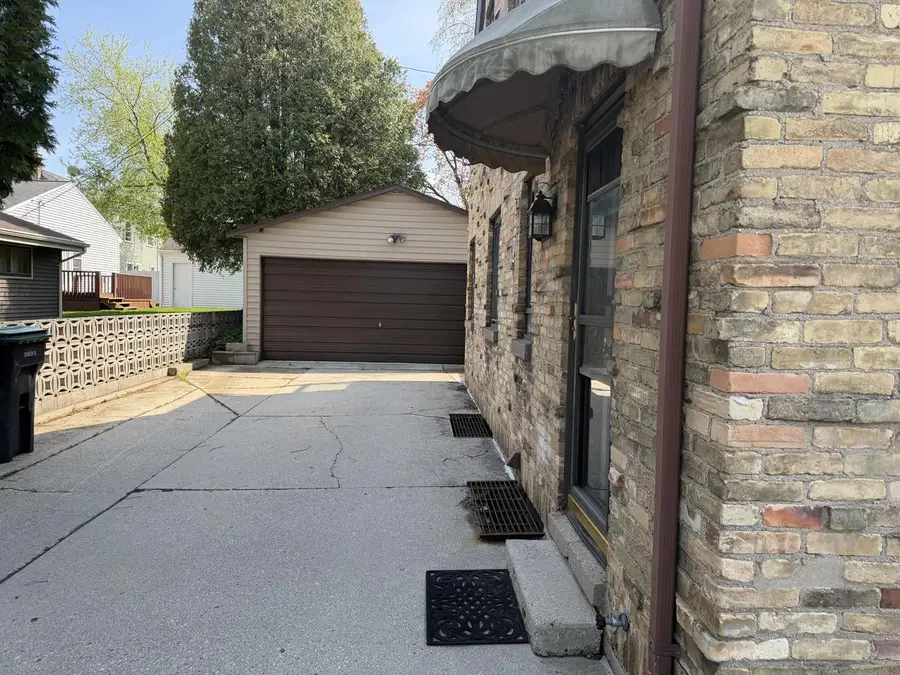 609 Waldo BOULEVARD, Manitowoc, WI 54220 - #2