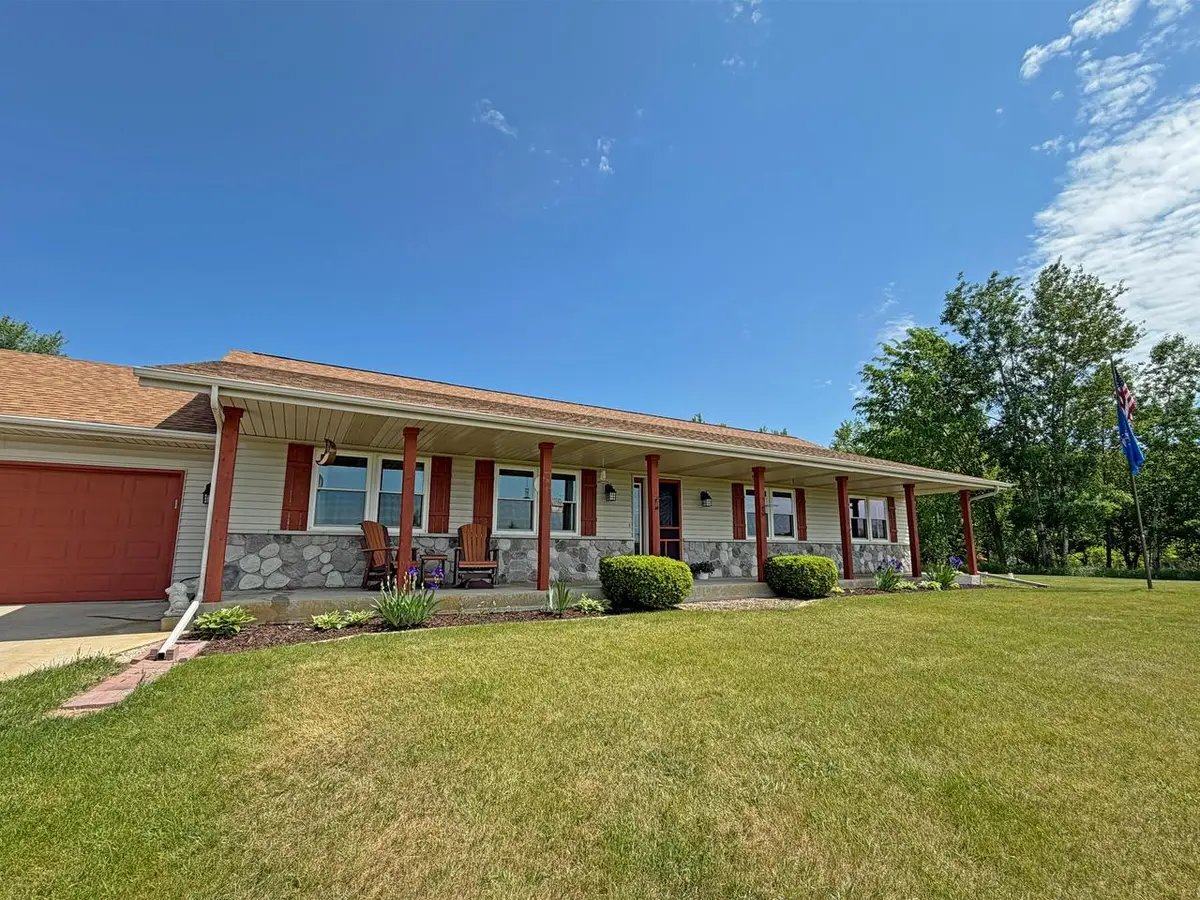 4870 Jamestown PLACE, West Bend, WI 53090 - #1