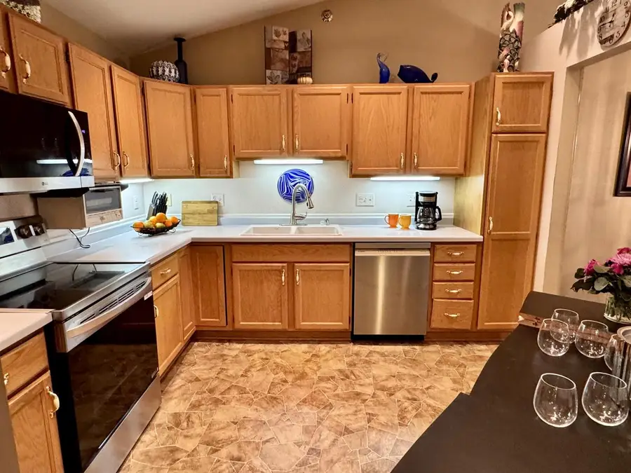 18125 W Wisconsin AVENUE #201, Brookfield, WI 53045 - #2