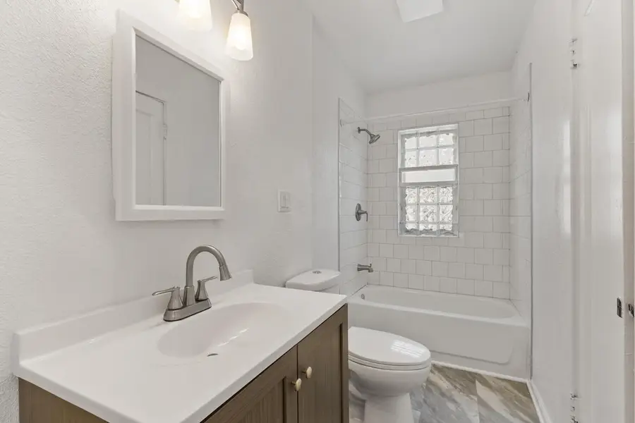 547 S Oak Park COURT, Milwaukee, WI 53214 - #3