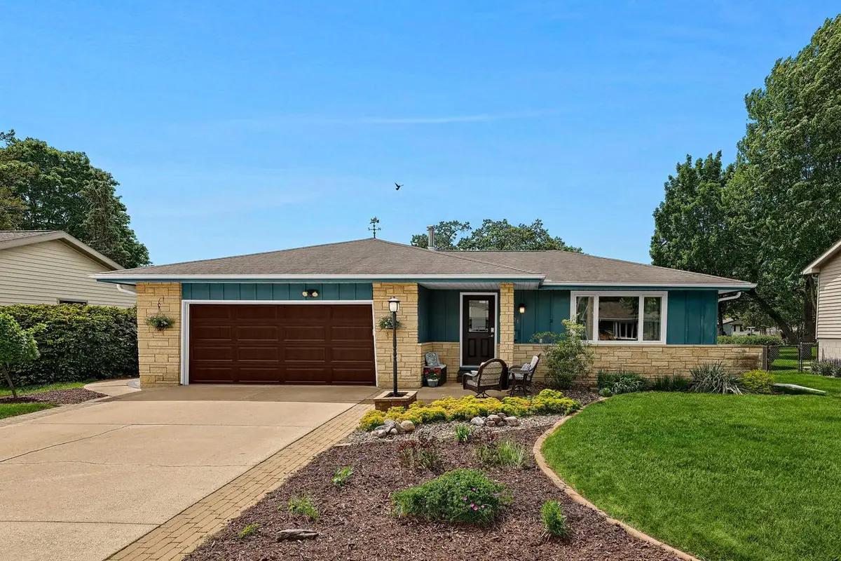521 8th AVENUE N, Onalaska, WI 54650 - #1