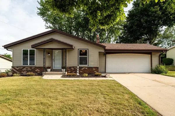 1704 Mohawk LANE, Waukesha, WI 53186