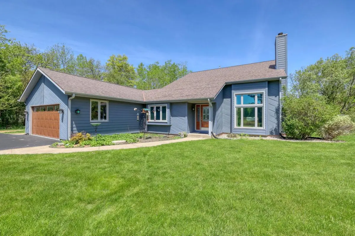 N2W31920 Twin Oaks DRIVE, Delafield, WI 53018 - #1