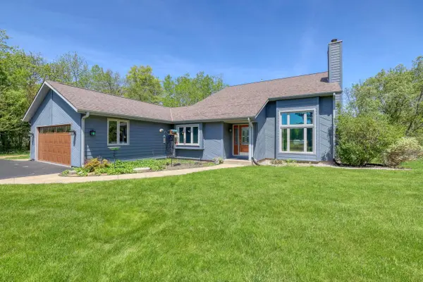 N2W31920 Twin Oaks DRIVE, Delafield, WI 53018