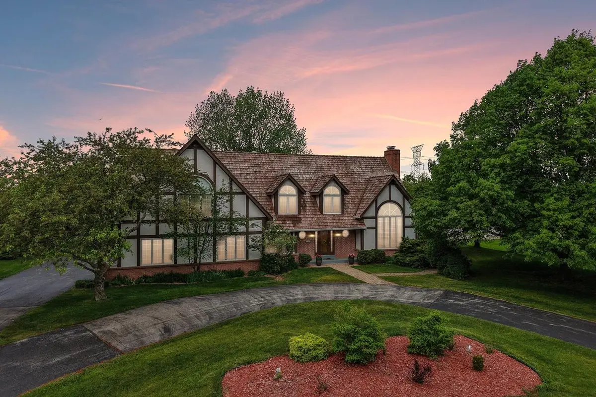 2385 Buckingham PLACE, Brookfield, WI 53045 - #1