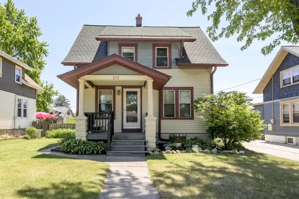 217 Harrison AVENUE, Waukesha, WI 53186