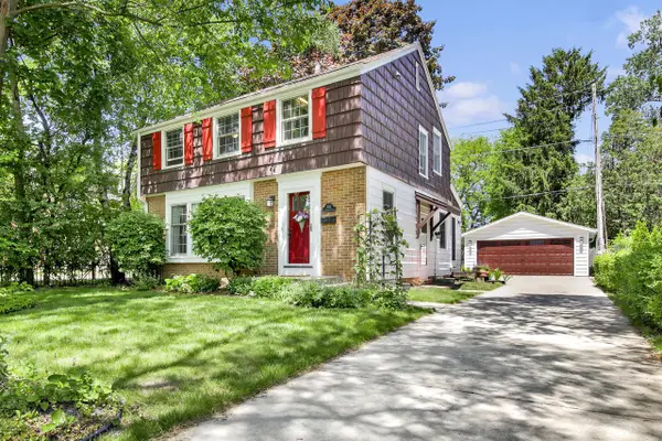 1012 E Hampton ROAD, Whitefish Bay, WI 53217