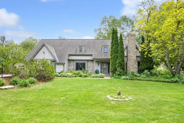 906 Scenic Heights DRIVE, Delafield, WI 53018