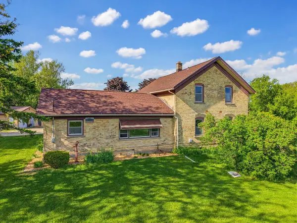 W1676 State Road 33, Mayville, WI 53050