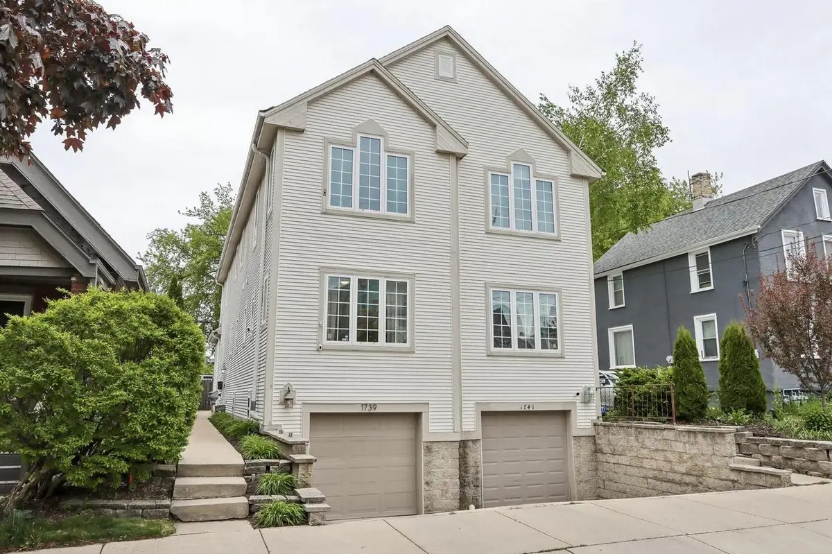 1739 N Warren AVENUE, Milwaukee, WI 53202 - #1