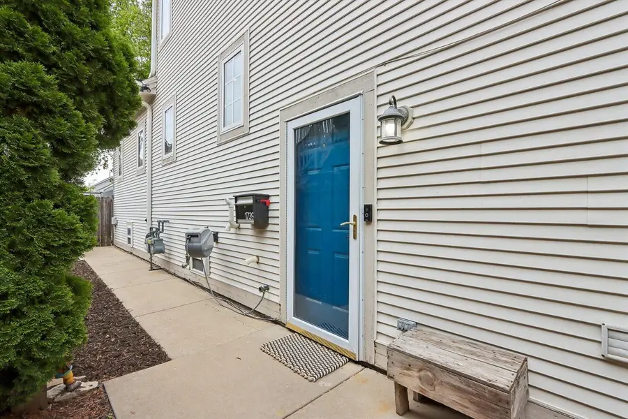 1739 N Warren AVENUE, Milwaukee, WI 53202 - #3