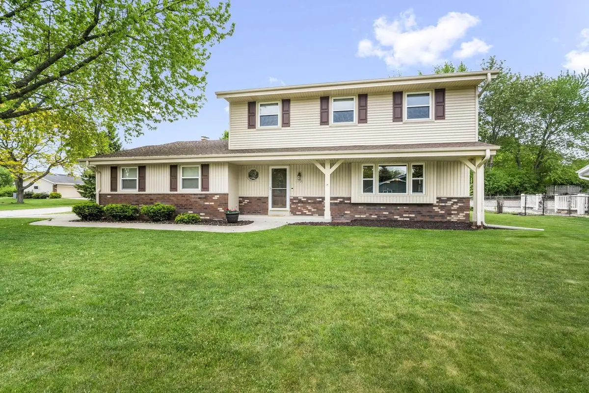 15025 W Vera Cruz DRIVE, New Berlin, WI 53151 - #1