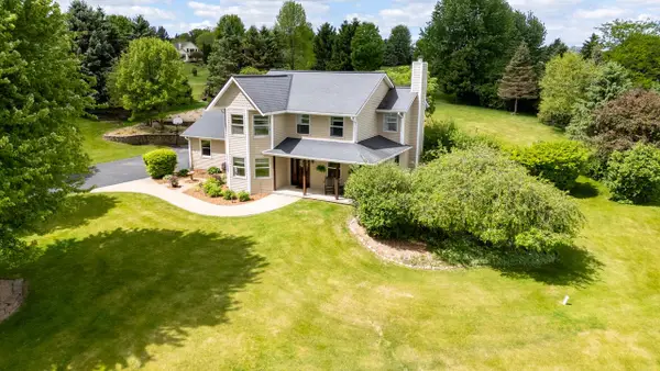 W301S2613 Jenna LANE, Waukesha, WI 53188