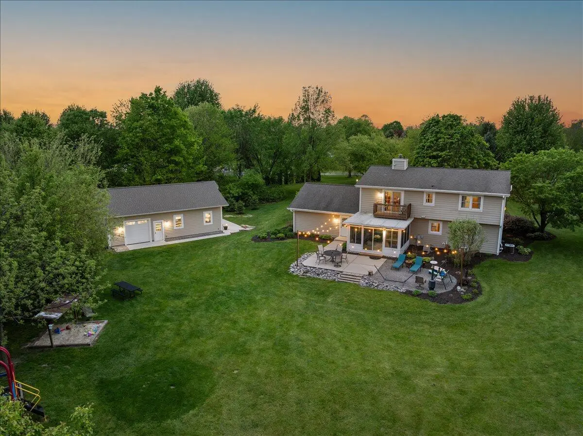 1004 Winnebago CIRCLE, Hubertus, WI 53033 - #1