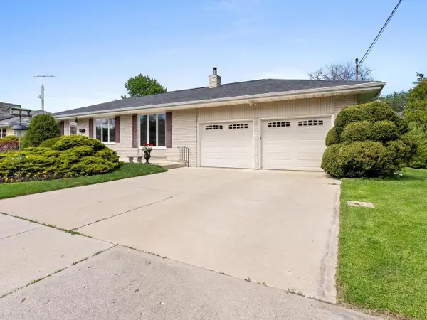 2014 Lexington DRIVE, Manitowoc, WI 54220