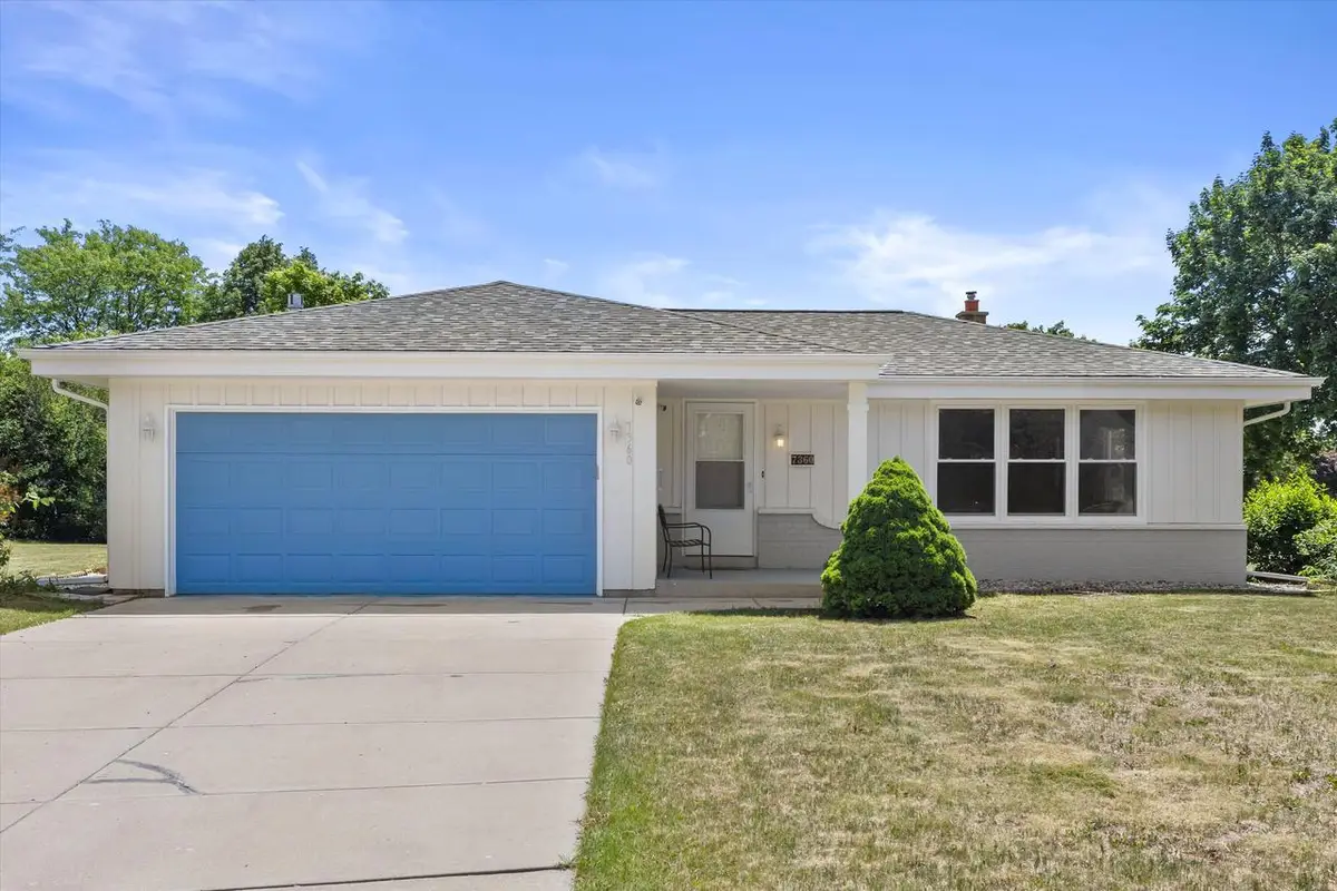 7360 W Brunn DRIVE, Franklin, WI 53132 - #1