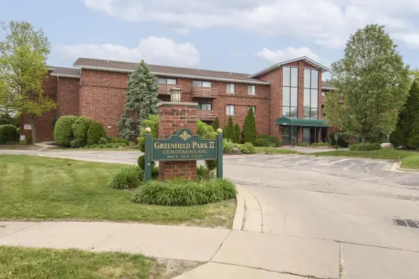 1618 S 115th UNIT 302 COURT, West Allis, WI 53214