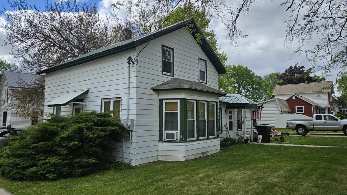 215 S 4th STREET E, Fort Atkinson, WI 53538 - #1