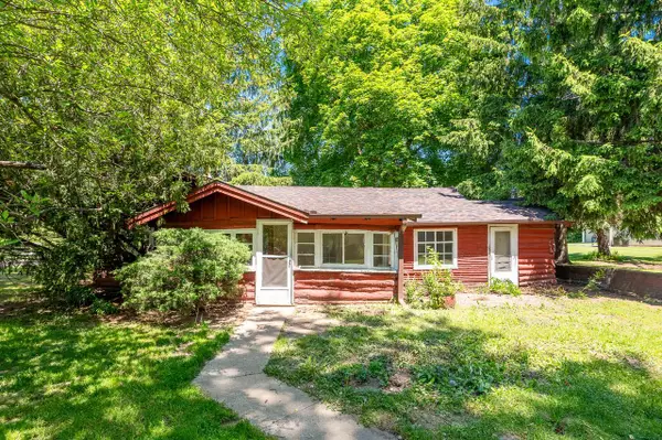 803 E Lisbon ROAD, Oconomowoc, WI 53066