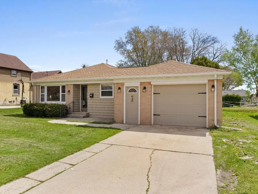 611 S 32nd STREET, Manitowoc, WI 54220 - #2