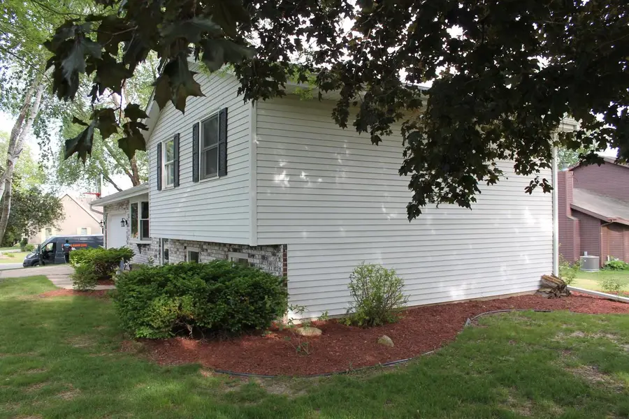 909 Country LANE, Watertown, WI 53098 - #3