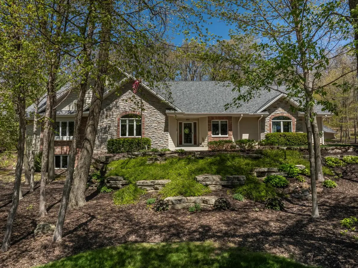 260 Glacial DRIVE, Slinger, WI 53086 - #1