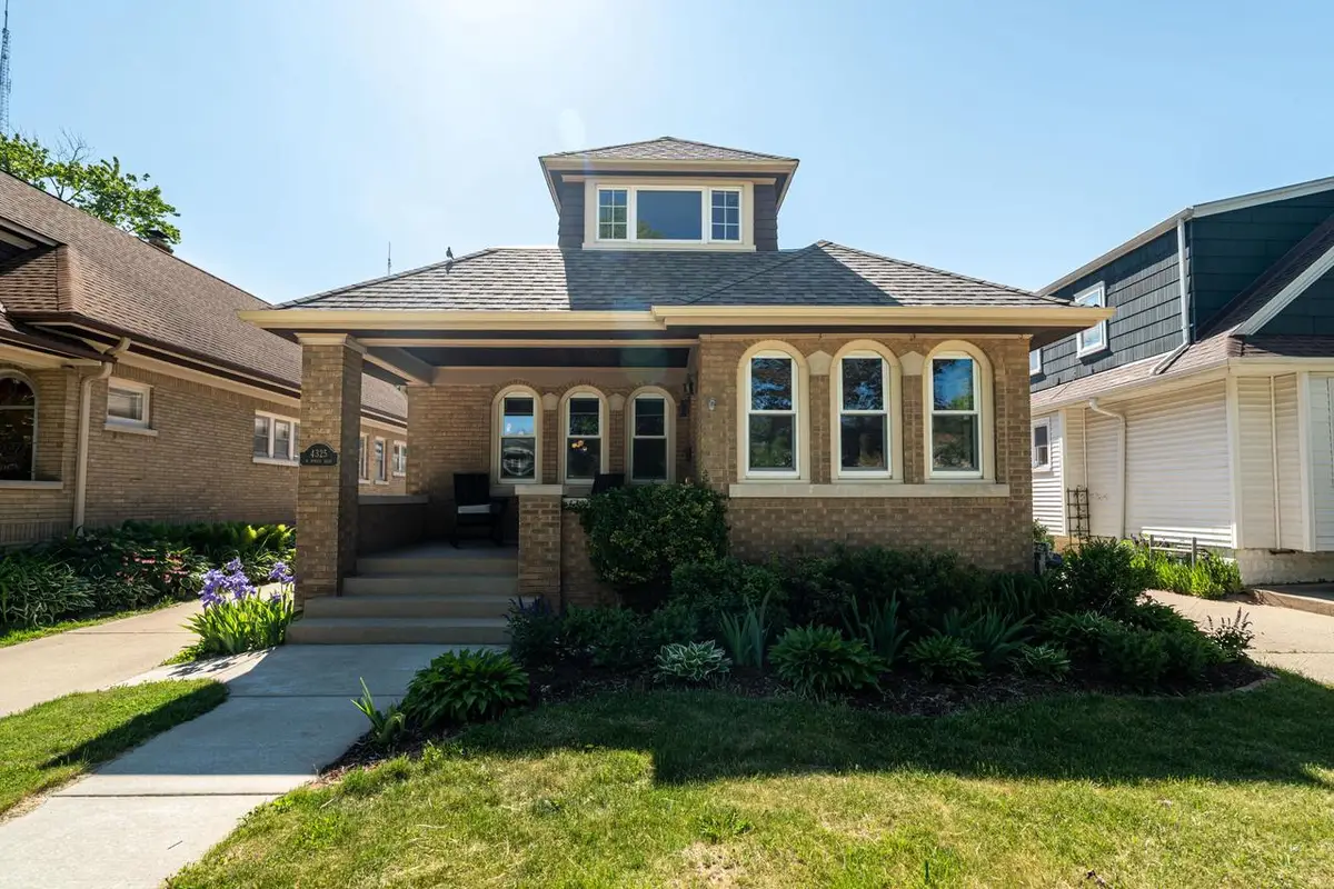 4325 N Morris BOULEVARD, Shorewood, WI 53211 - #1