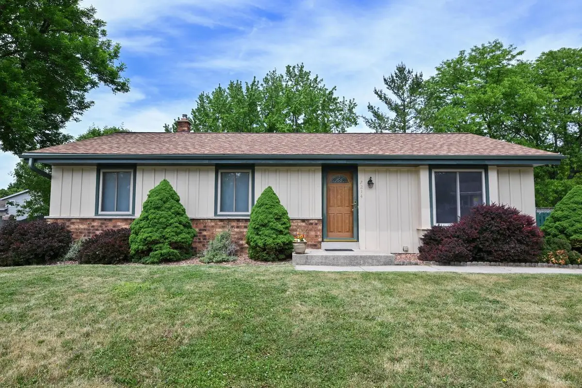 2214 Hughes LANE, Waukesha, WI 53188 - #1