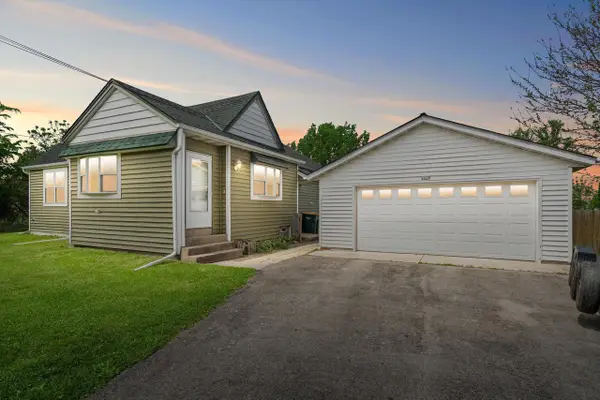2028 W Oakwood ROAD, Franklin, WI 53154