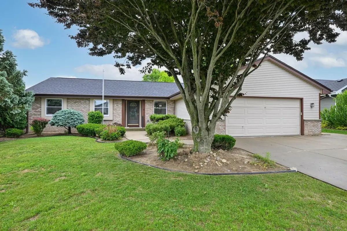 925 E Fitzsimmons ROAD, Oak Creek, WI 53154 - #1