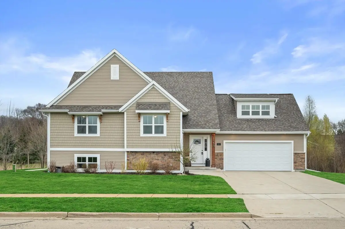 261 Cardinal DRIVE, Sullivan, WI 53178 - #1