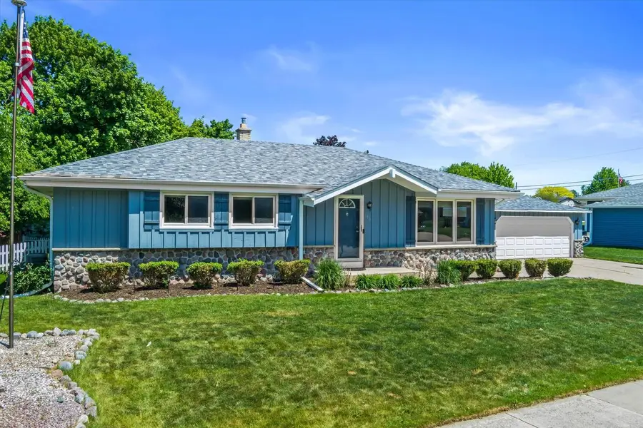110 Highland DRIVE, Grafton, WI 53024 - #2
