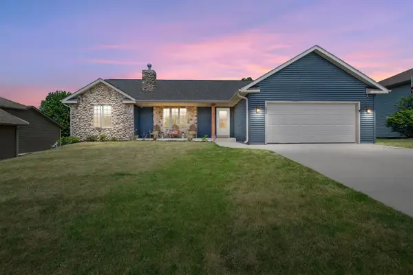 230 Thurow DRIVE, Oconomowoc, WI 53066
