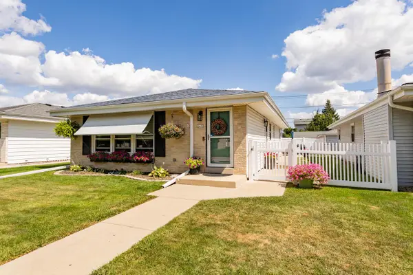 2432 S 109th STREET, West Allis, WI 53227