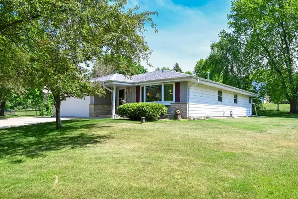 N69W29463 River Front DRIVE, Hartland, WI 53029