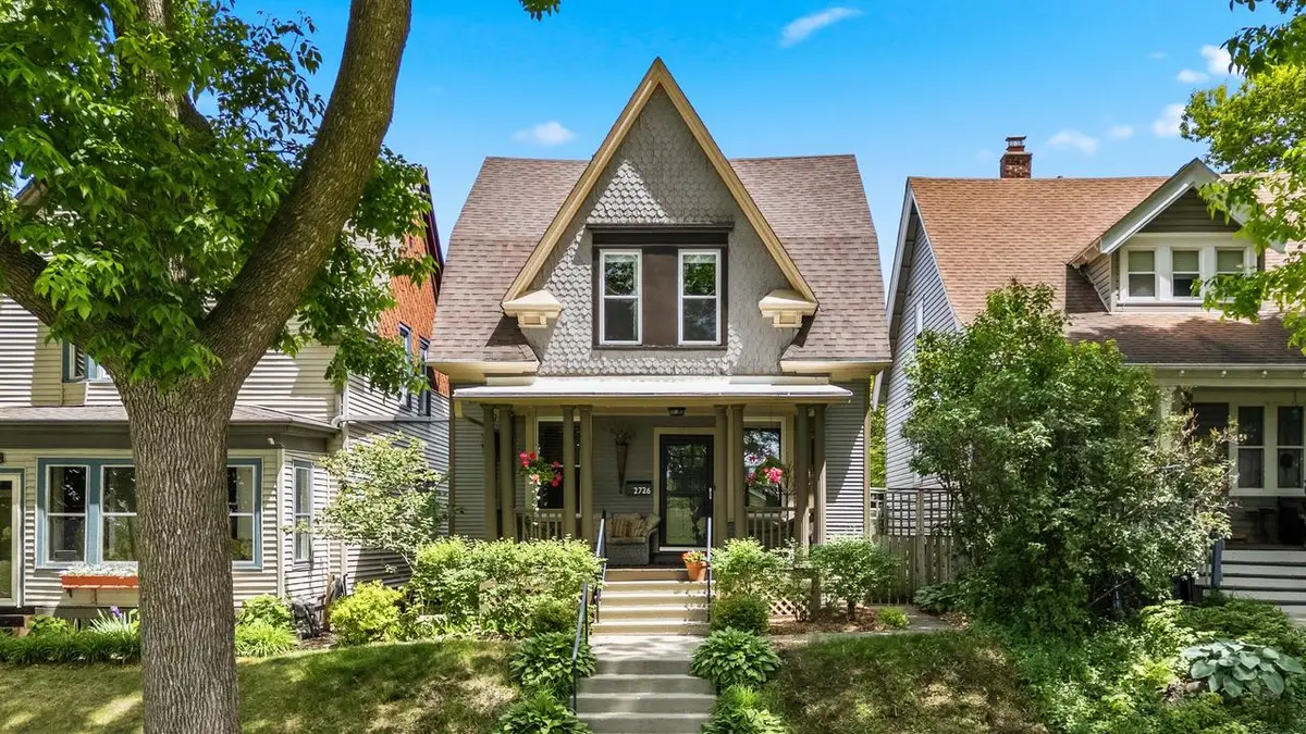 2726 N Bartlett AVENUE, Milwaukee, WI 53211 - #1