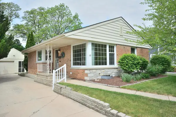 122 N Maple TERRACE, Oconomowoc, WI 53072